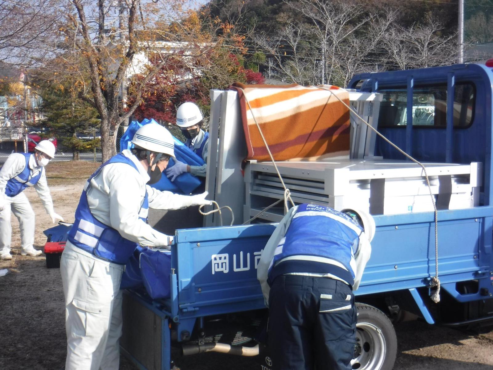 組立式給水タンクの運搬