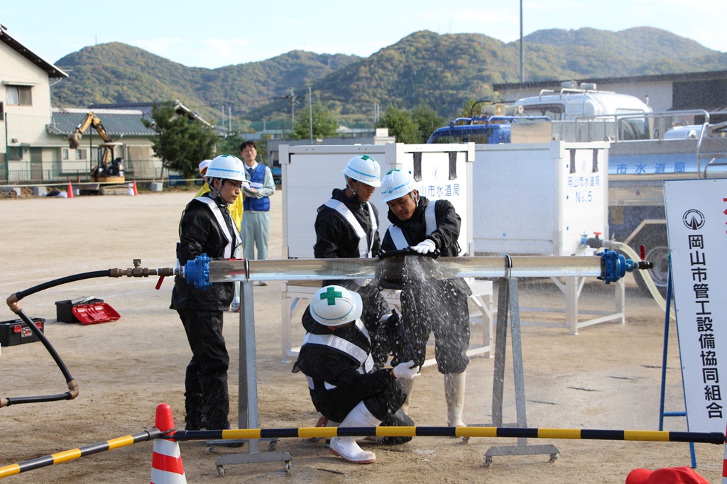 応急復旧訓練の様子