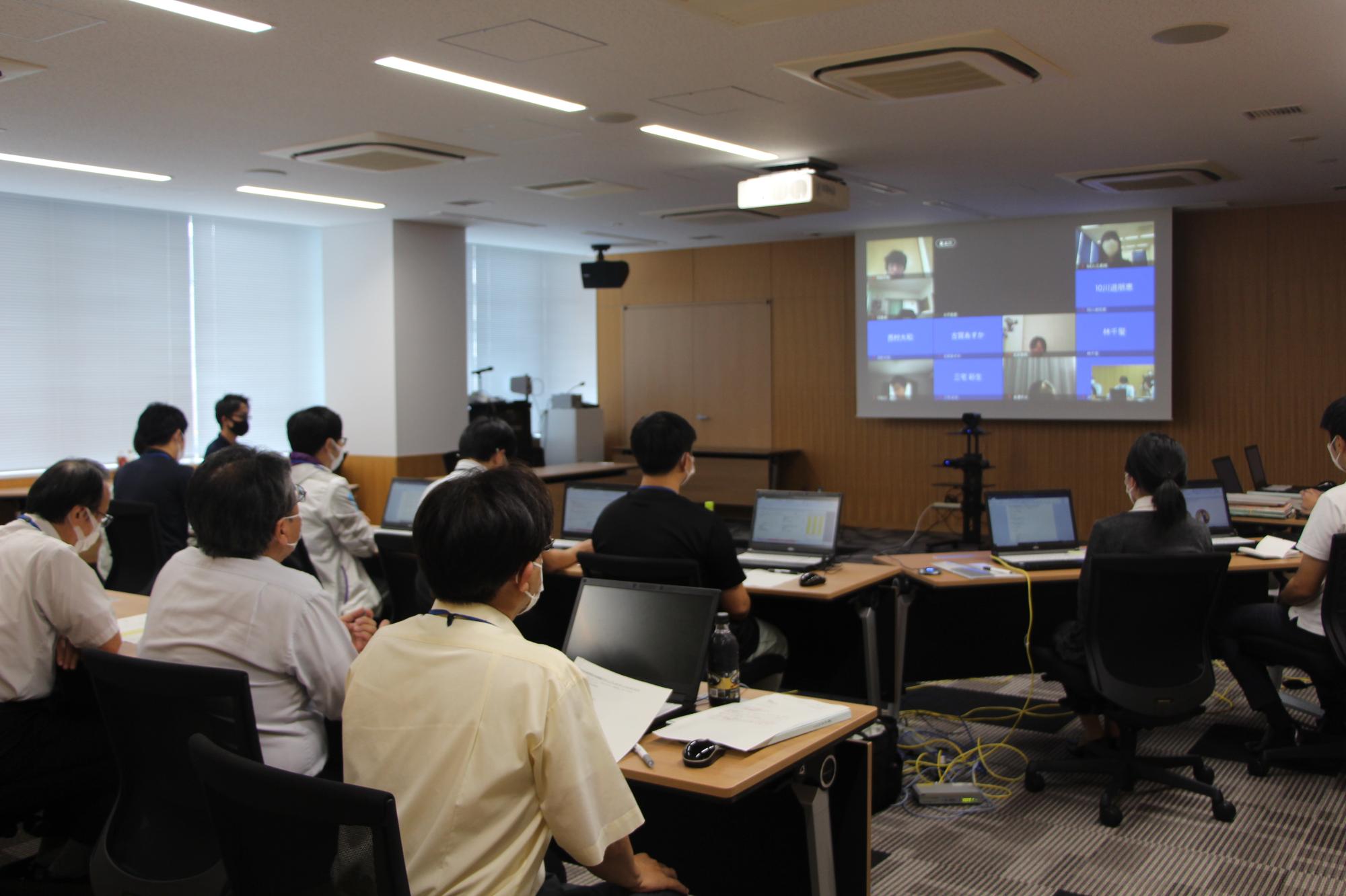 学生によるプレゼン発表