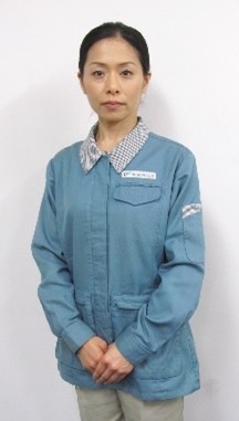 第一環境株式会社の冬の制服を着た女性社員の写真